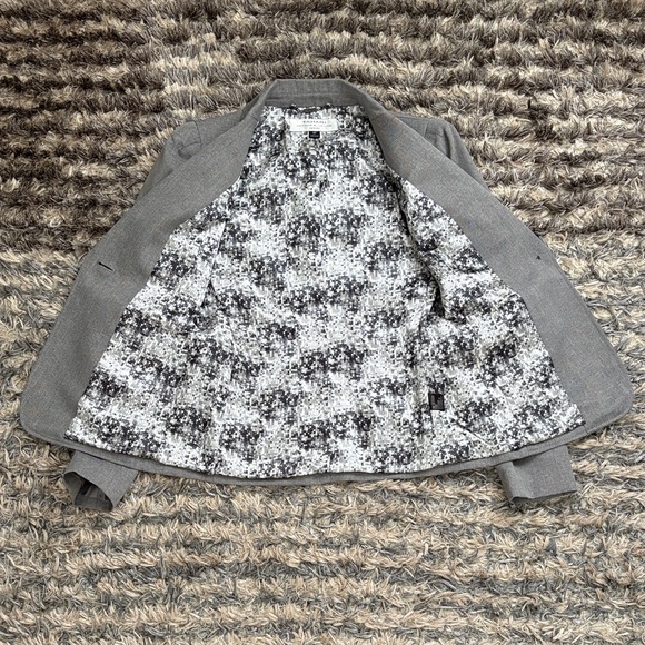 Sophisticated Women's Gray Suit by Tahari, Size 0P - Picture 6 of 12